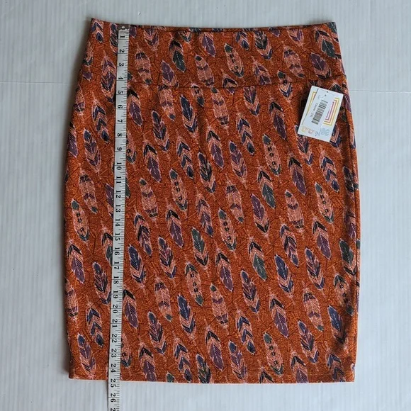 NWT LulaRoe Cassie Feather Print Pencil Skirt 2XL Burnt Orange Pattern - Picture 12 of 13